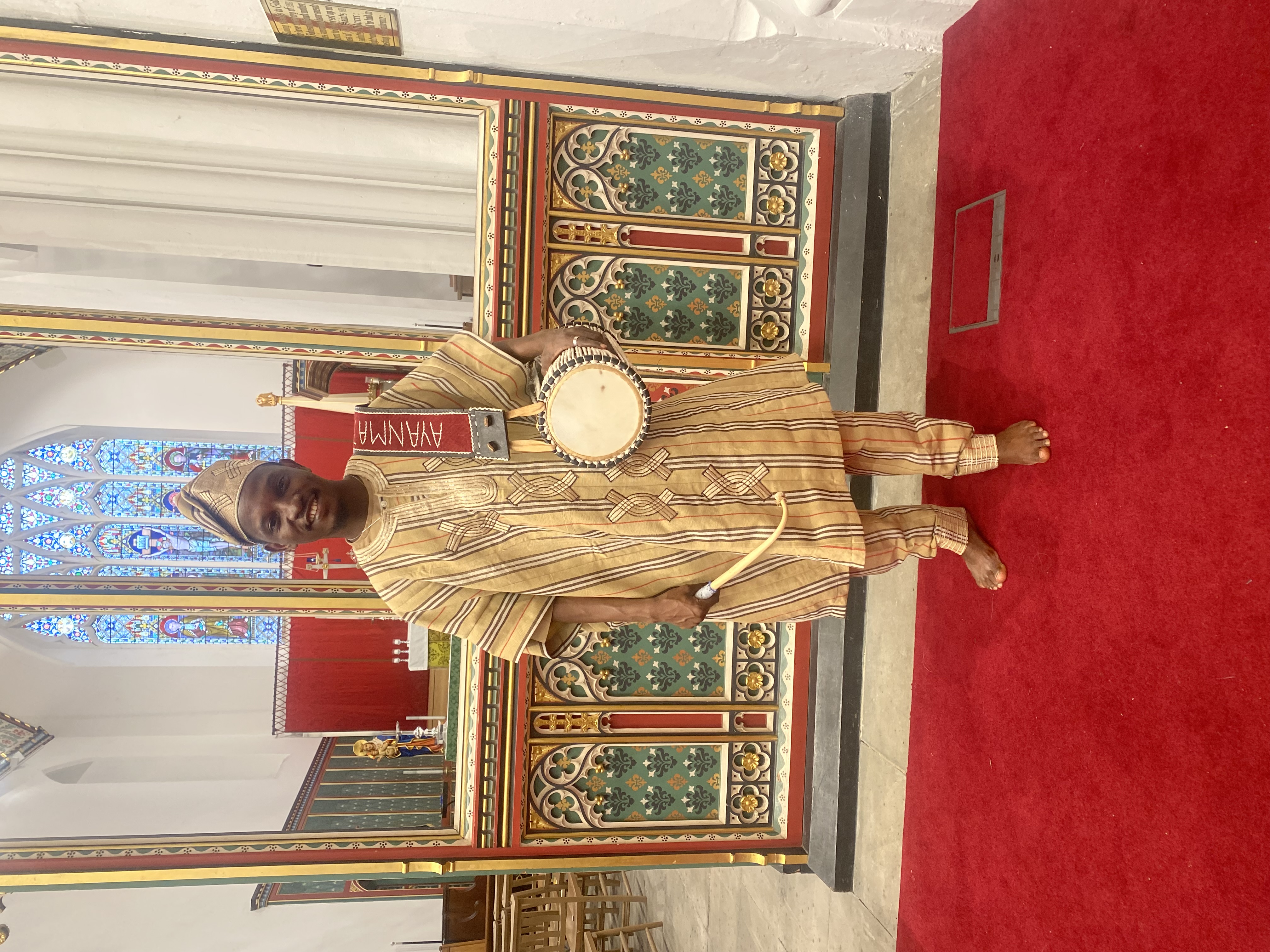 A Yoruba man playing talkingdrum 