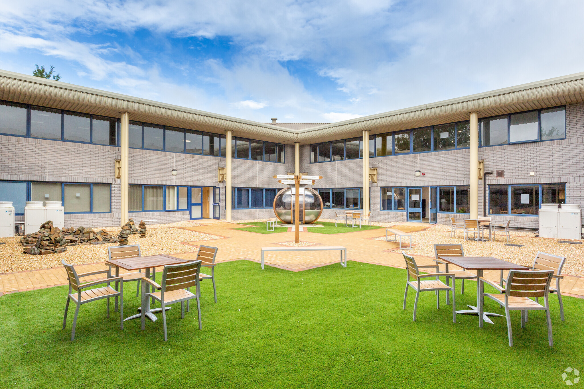 Landscaped courtyard with wifi